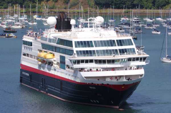 19 August 2022 - 14:59:29

 -------------- 
Hertigruten cruise ship Maud departs Dartmouth